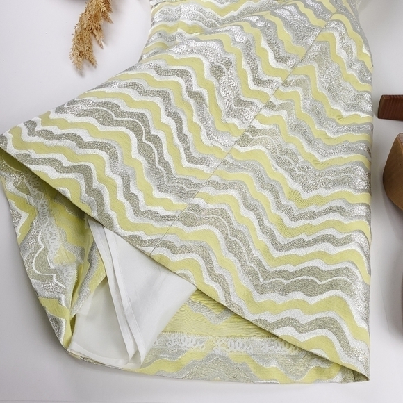 New Lilly Pulitzer Yellow Silver Stripe Dress 4 - Picture 5 of 12